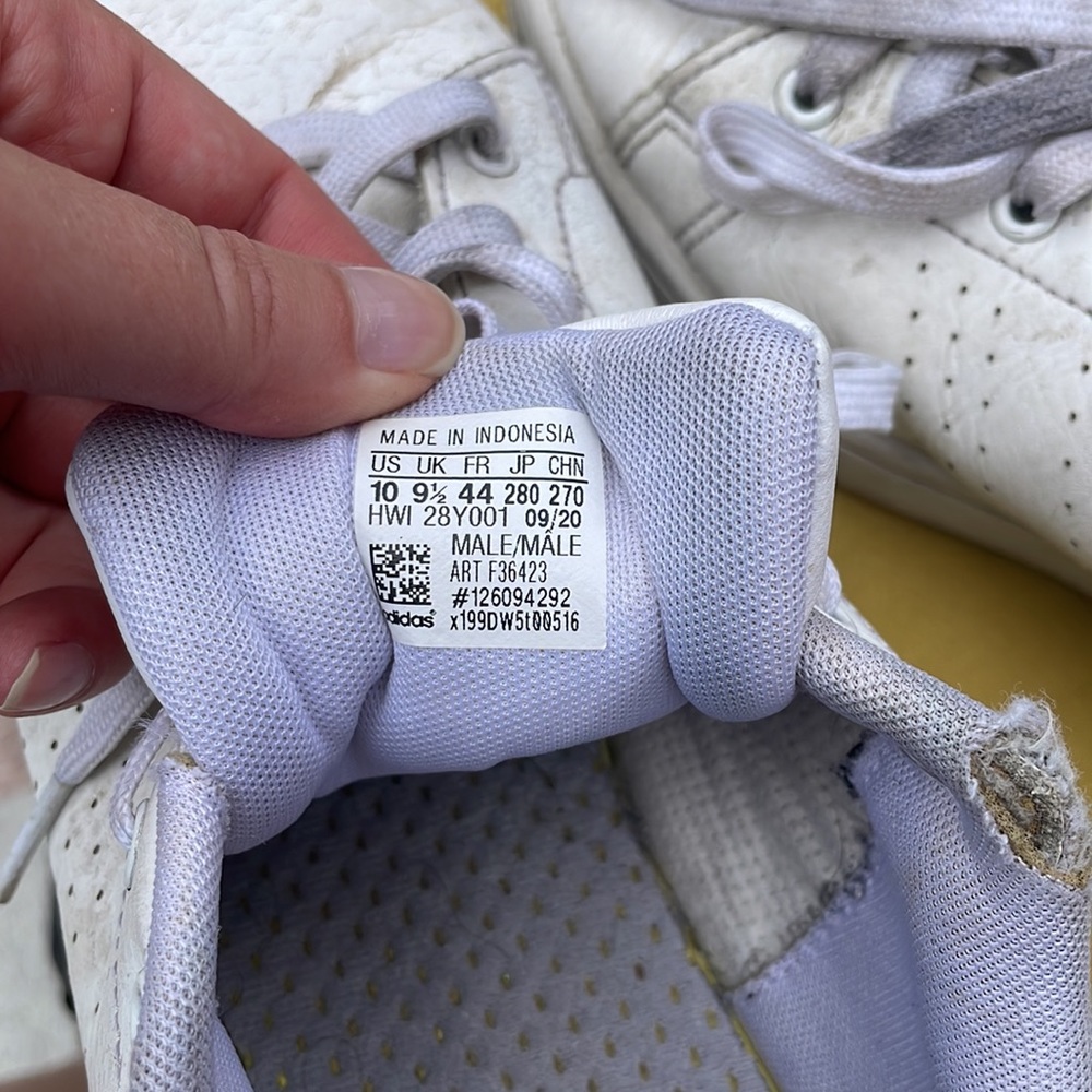 Men’s adidas sneakers size 10 - Picture 3 of 4